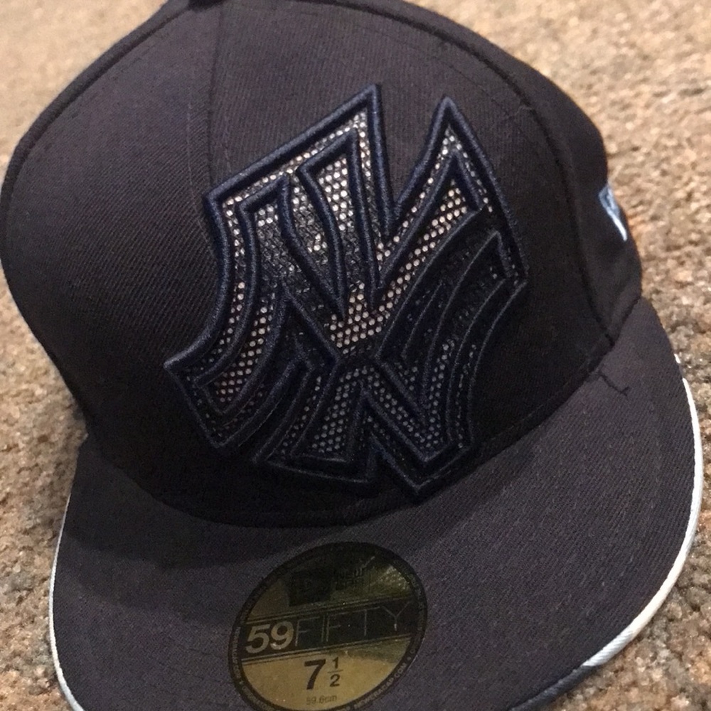 New Era Yankees Hat - Picture 2 of 5